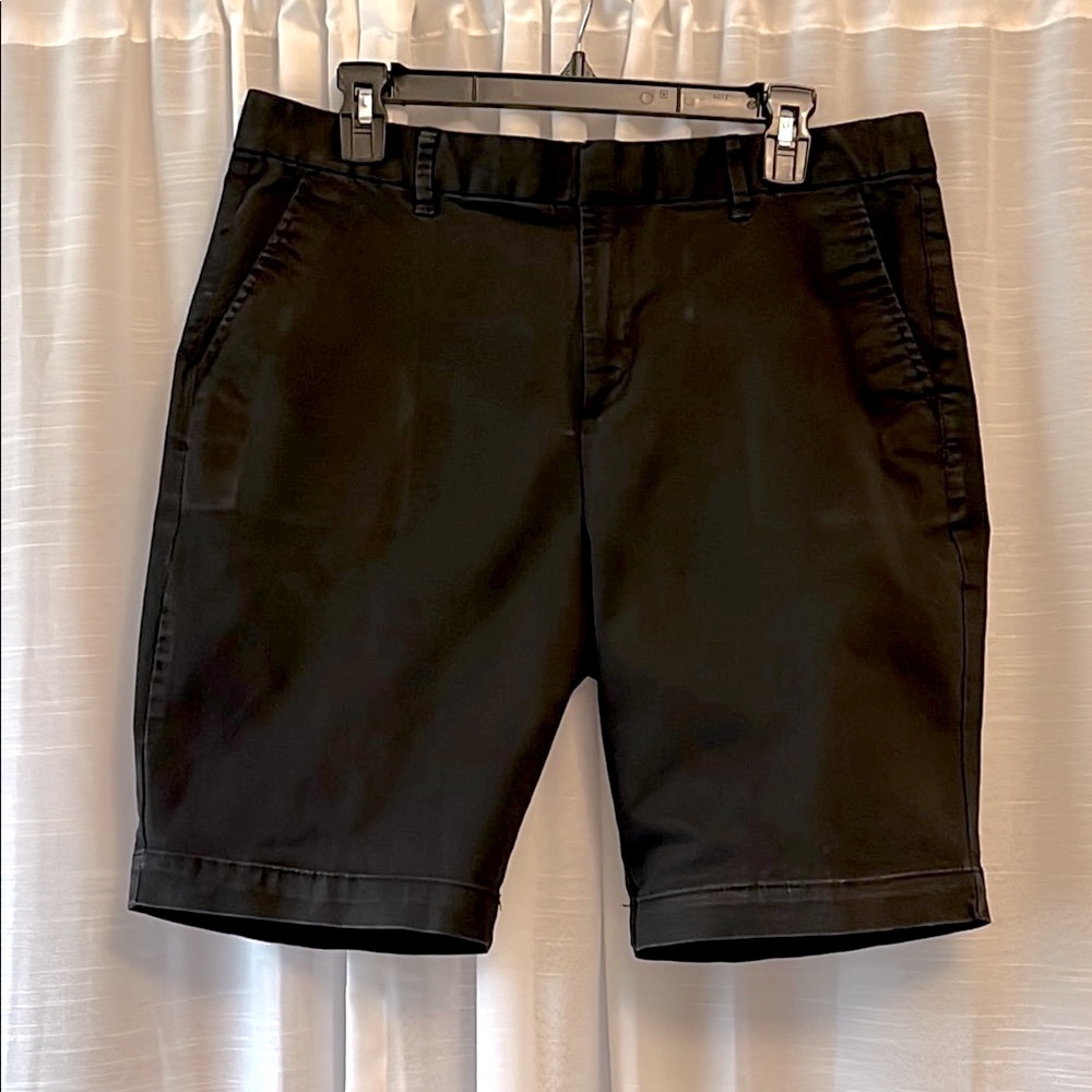 Gap Women’s Black Bermuda Shorts